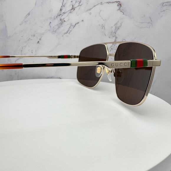 Gucci Pilot Urban Web Block Aviator Sunglasses, Gold/Green  New GUCCI Sunglasses Gold Metal Square Aviator Pilot Red Green Web Logo Mens